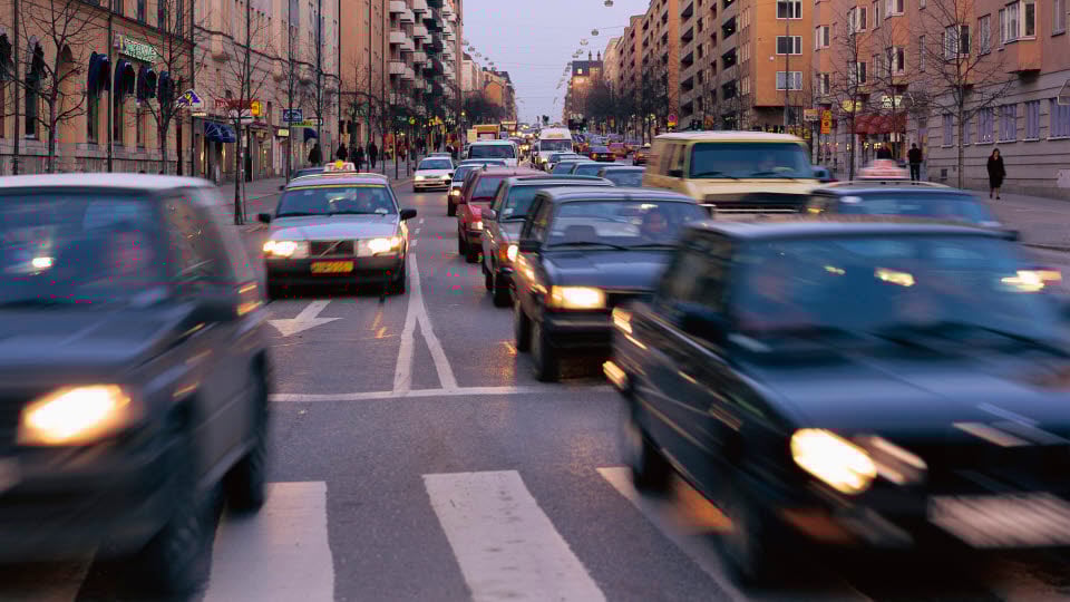 Bilar i trafikmiljö