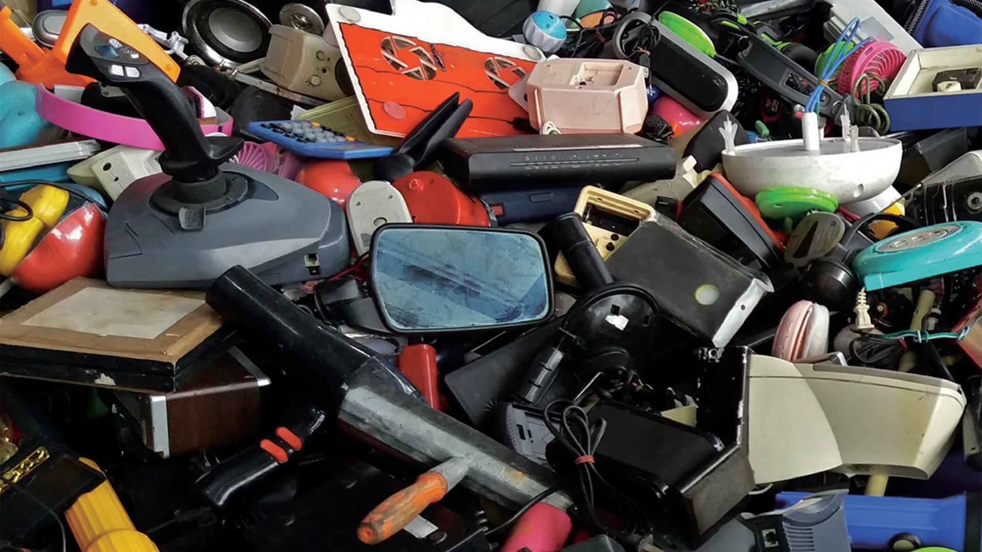 Fotograf: Shutterstock Avfall-plast-elektronik.