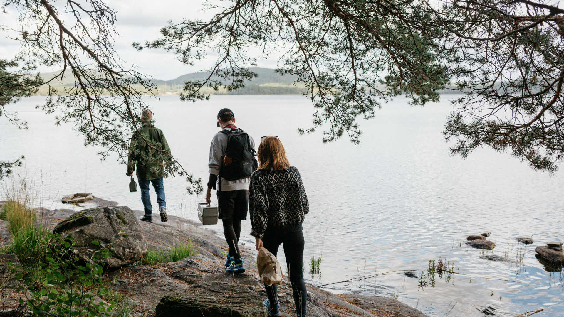 Fotograf: Amanda Falkman
Bildbyrå: Johner Tre personer vid en sjö, Stora Horredssjön, Frillesås